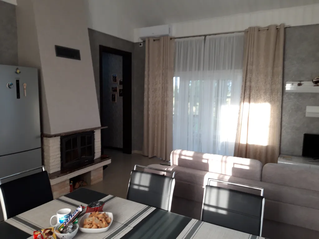 Домик на озере