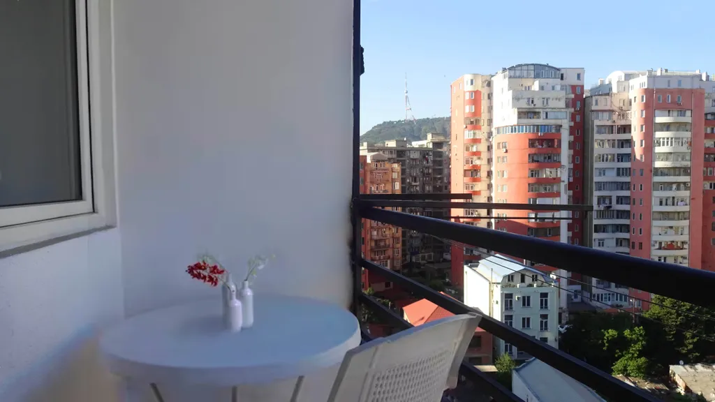 Солнечная квартира-студия с прекрасным видом в центре