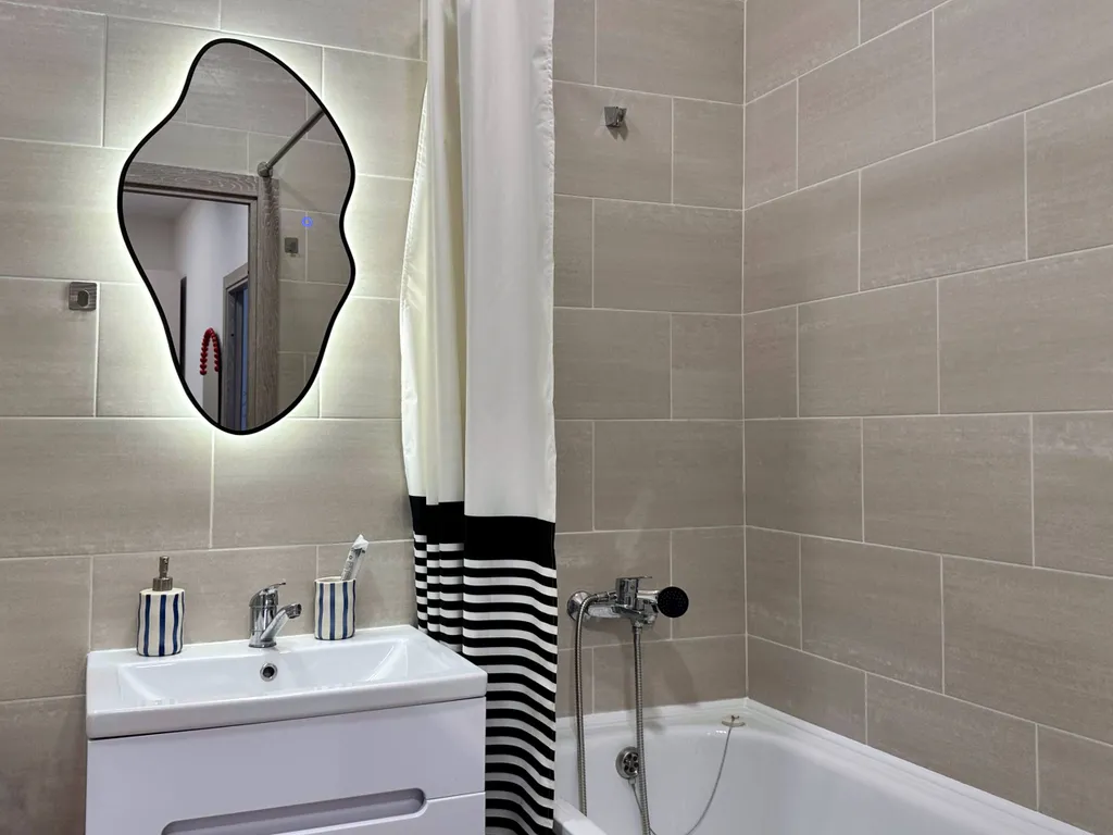 Стильная квартира в доме у озера