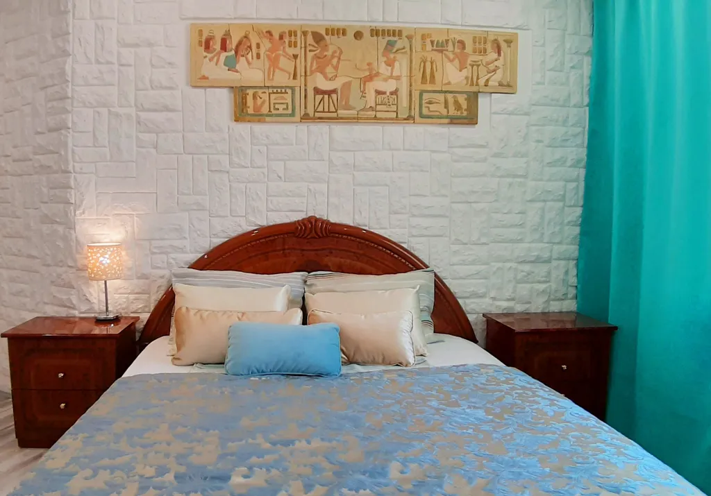 Эксклюзивные евро-апартаменты с сауной на площади Революции