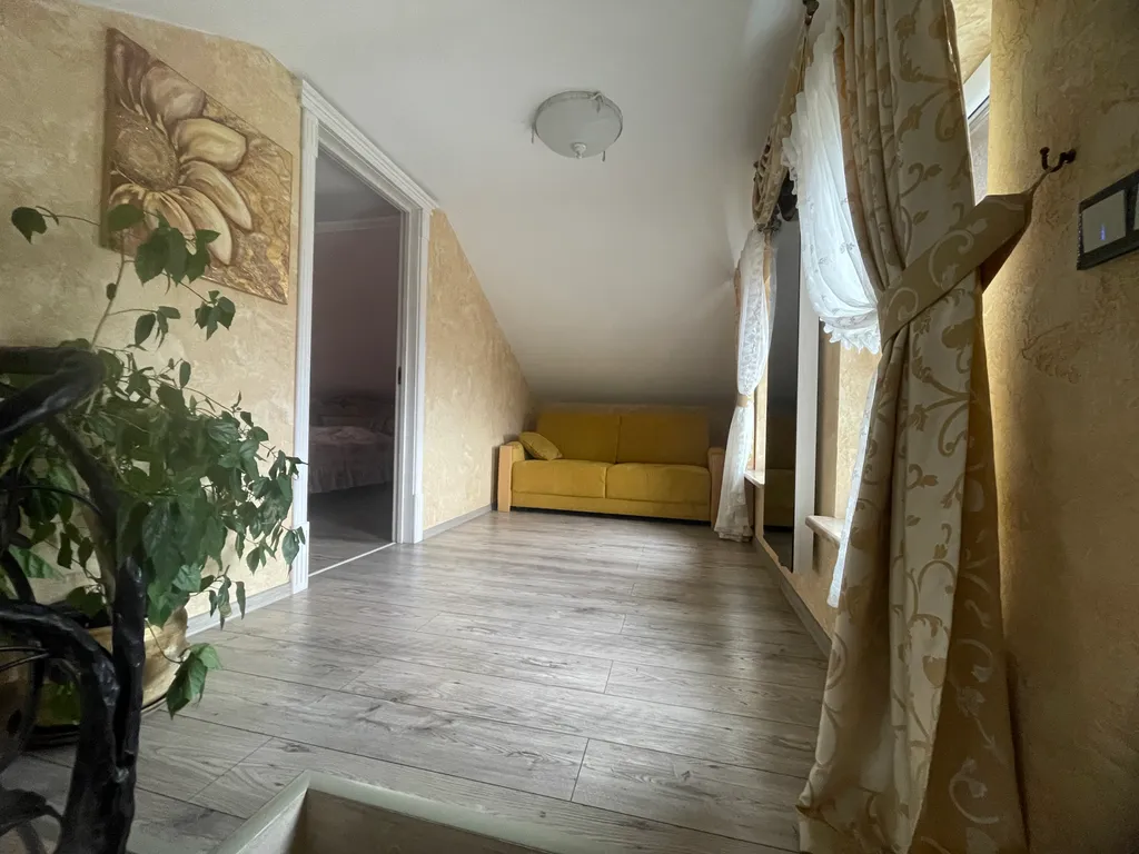 Загородный дом с бассейном