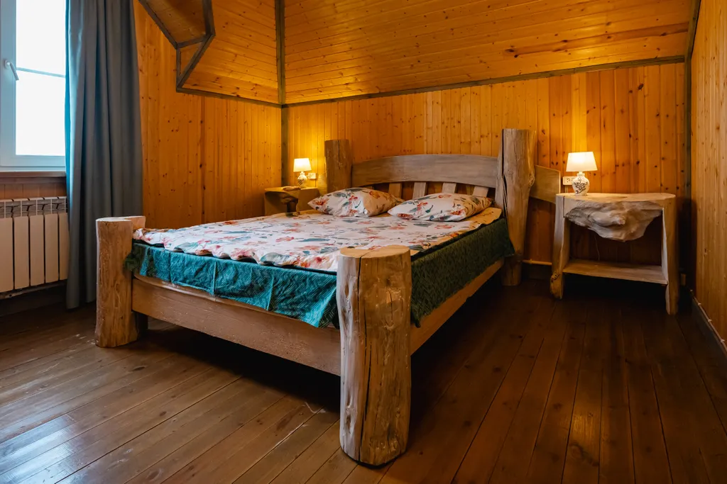 Коттедж у пруда