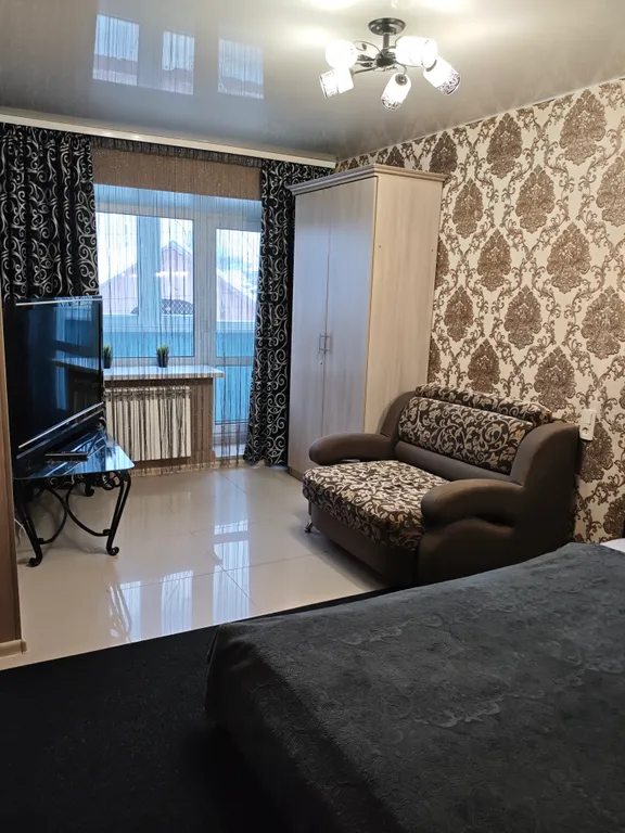 Квартира в центре с кованной кроватью