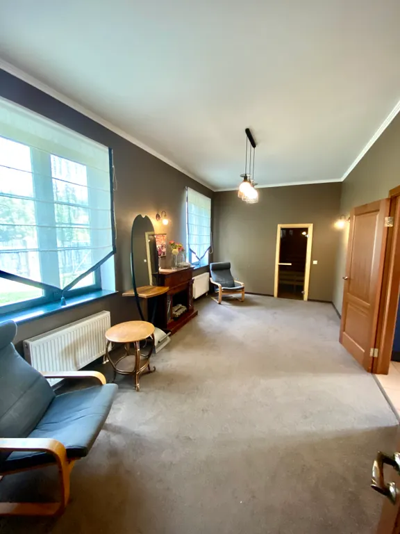 Вилла с круглым бассейном