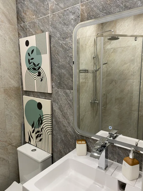 Просторная квартира студия для проведения романтических вечеринок