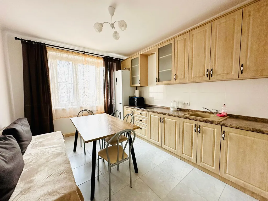 Вместительная двух комнатная квартира — аренда посуточно в Троицк