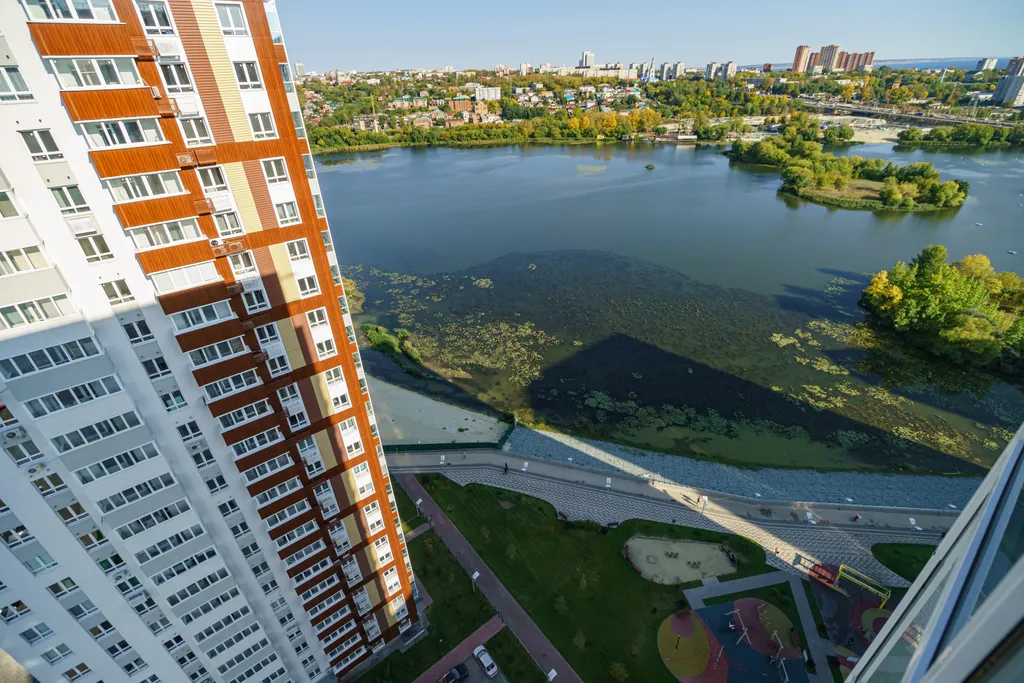 Студия Брутальный лев с панорамным видом на набережную реки