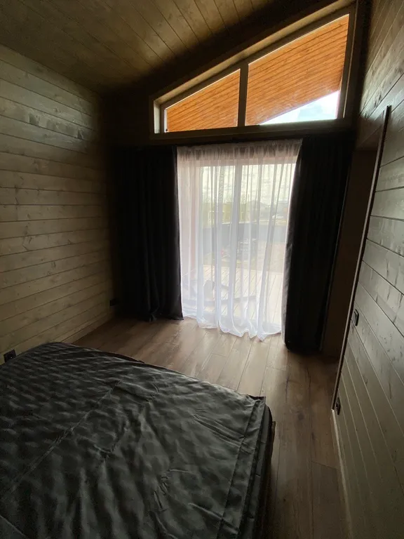 Дом в прибрежном парке