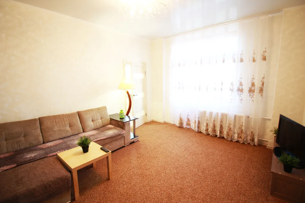 Большая двухкомнатная квартира в центре города с удобной транспортной доступностью