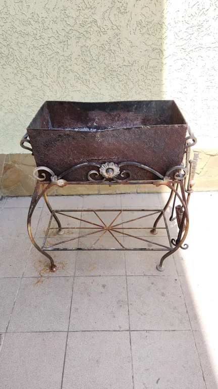 Дом с отдельным двором рядом с Театральной площадью