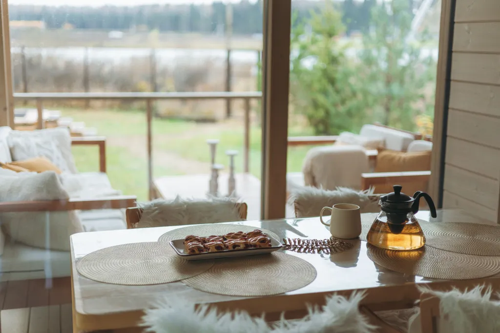 Дом с баней и чаном у воды и леса бохо