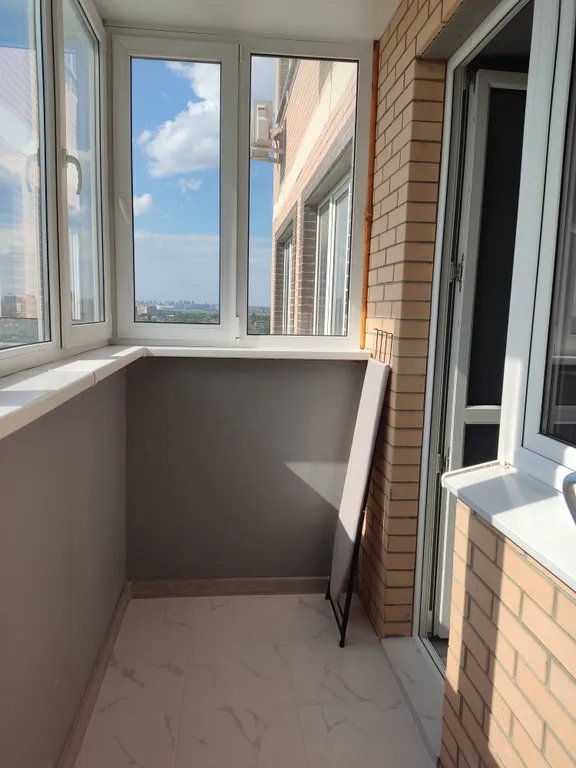 Новейшая, чистая и красивая студия в центре