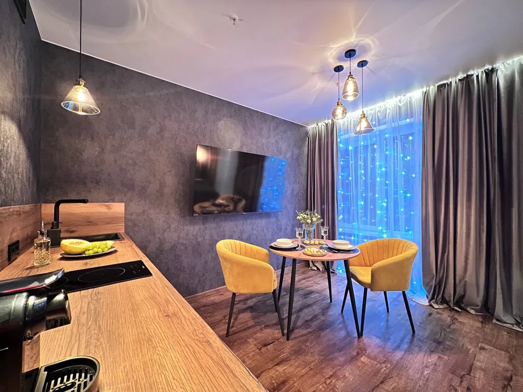 Уникальная cтудия с мини-бассейном на двоиx