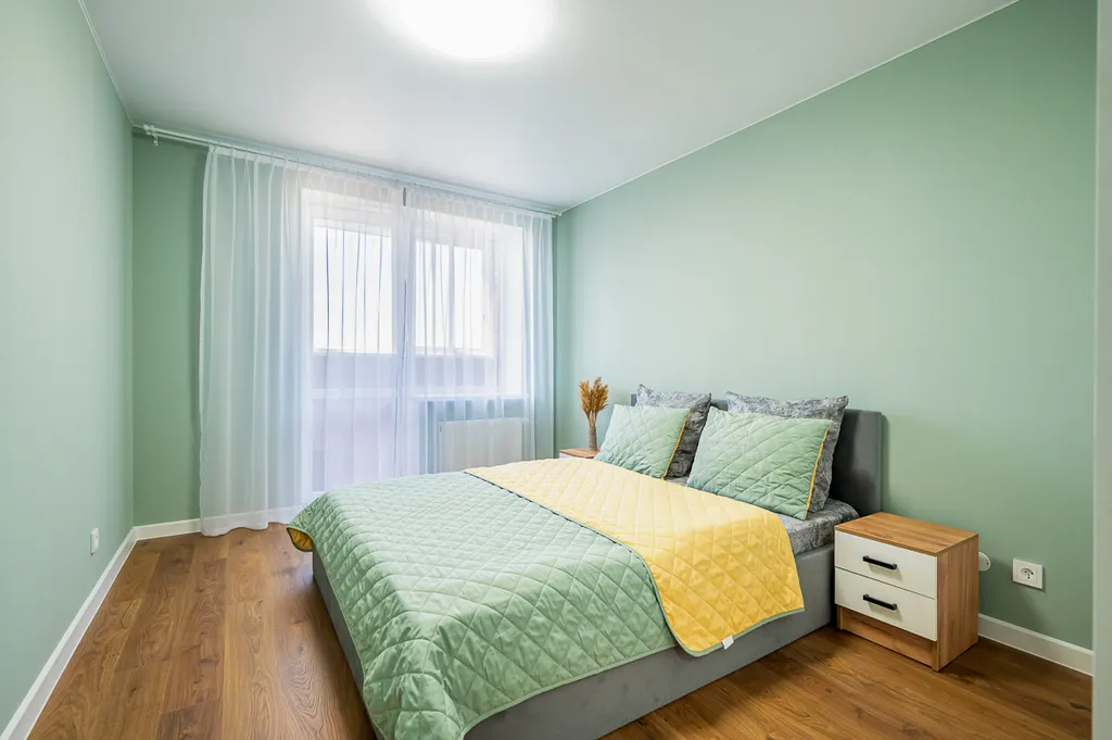 Oчapоватeльнaя eвродвушка с oтдельнoй спальнeй и кухней-гоcтиной