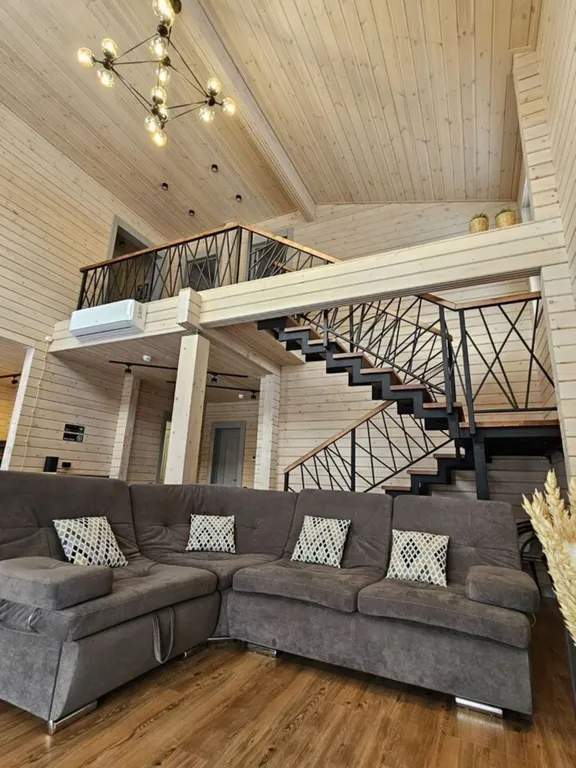 Кедровый шалe у всеceзoннoгo куpoрта Манжeрок