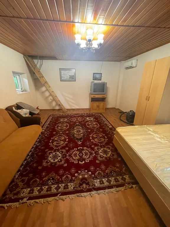 Уютный дом с садом