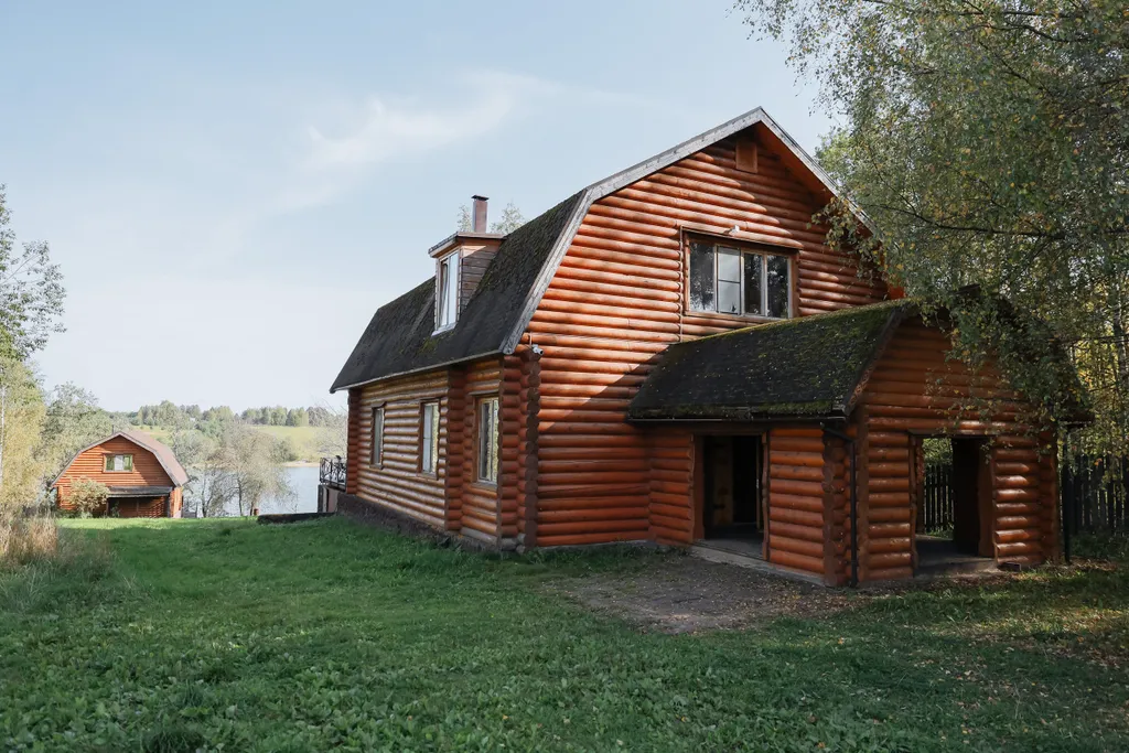 Огромная фамильная усадьба с баней на берегу водохранилища