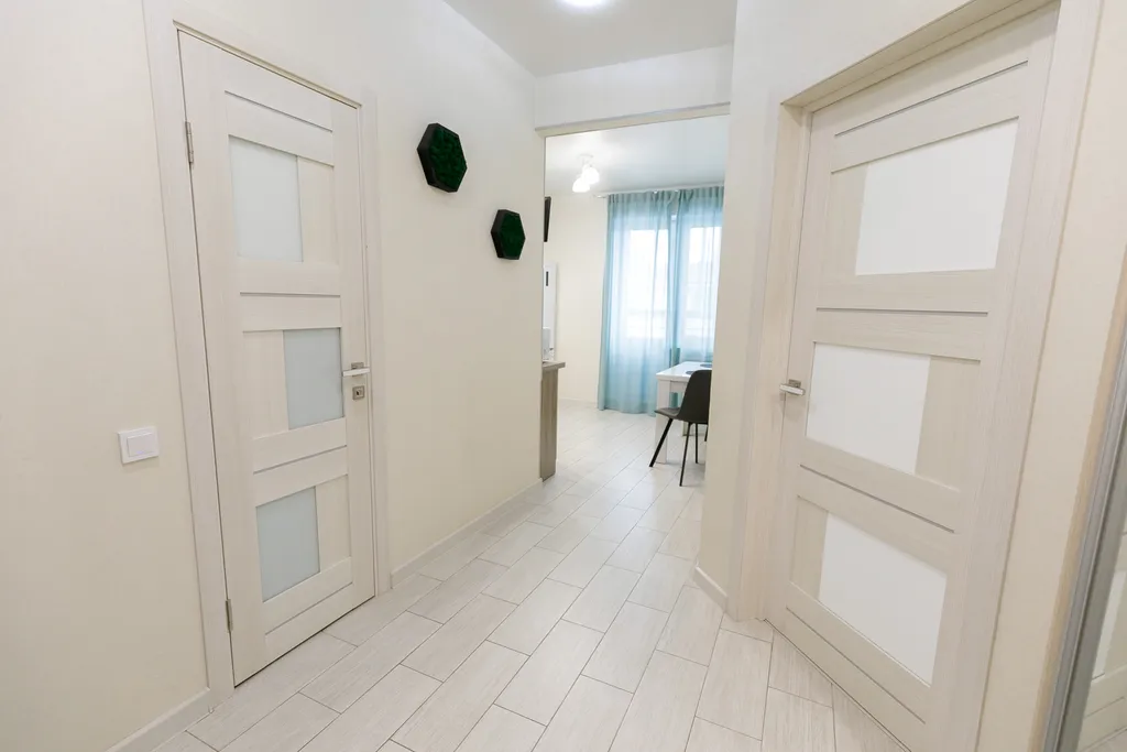 Изумрудная квартира через дорогу от ИМР Цыба