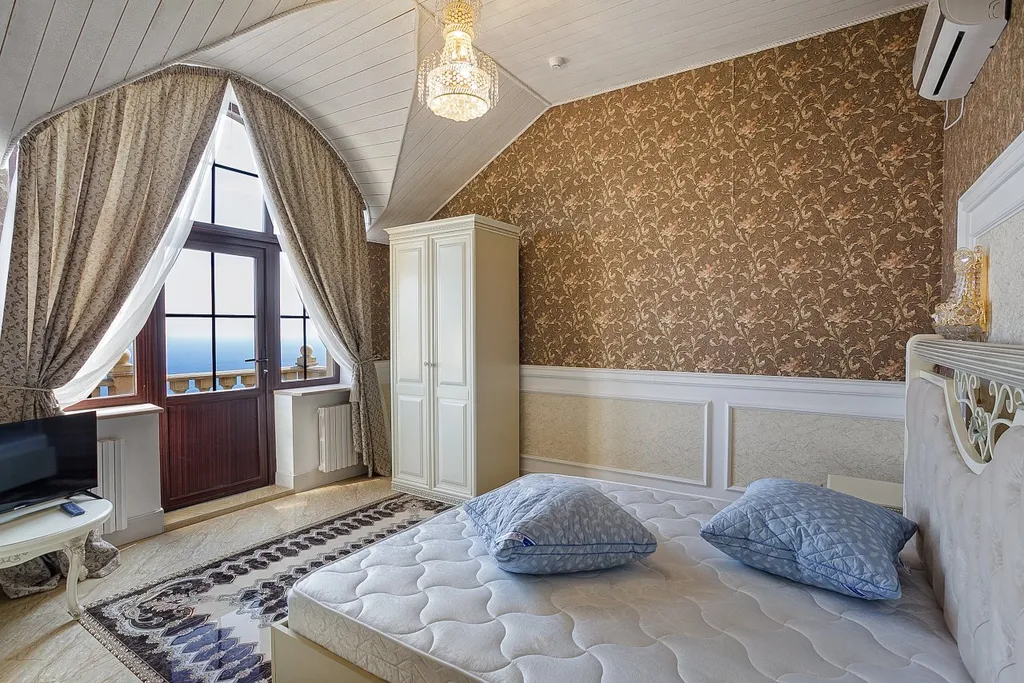 Коттедж Особняк в сосновом лесу с панорамным видом на море, горы — Восход