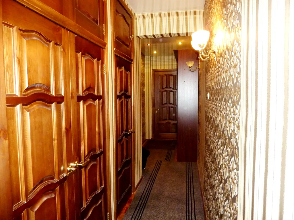 Просторная двухкомнатная сталинка в районе Вечного огня