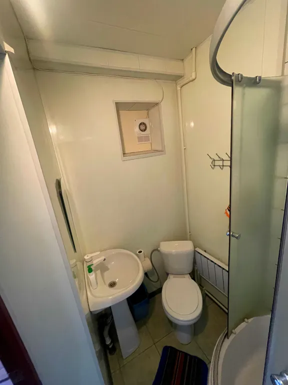 Квартира Отдельные апартаменты с парковкой и всеми удобствами — Ейск