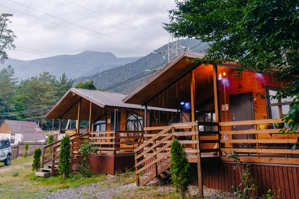 Домик с уютной террасой с красивым видом на горы