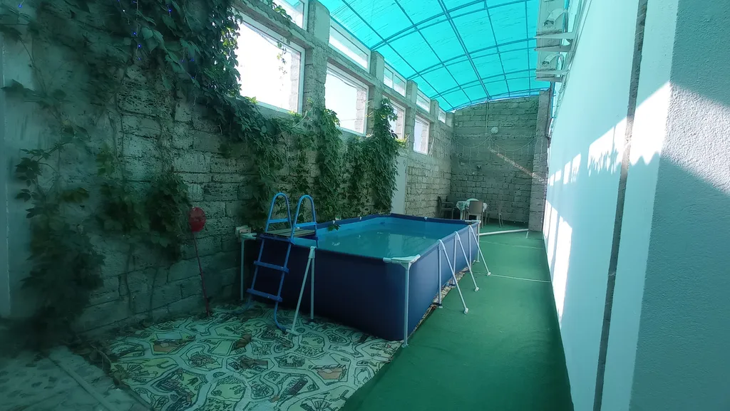 Коттедж с бассейном