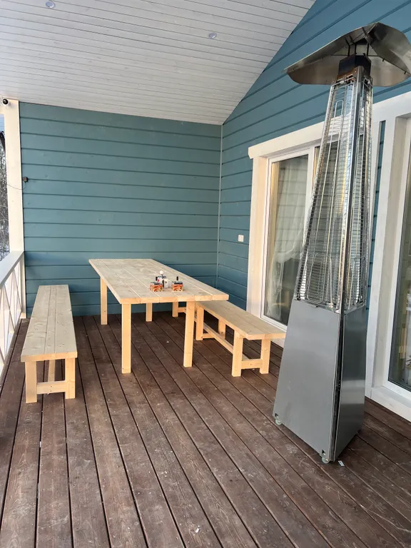 Коттедж в стиле итальянского деревенского дома с видом на озеро