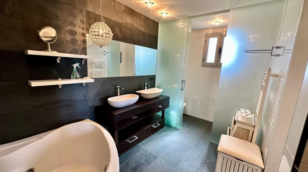 Уютная Семейная Вилла с открытым бассейном