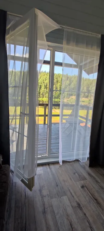 Дом на берегу реки