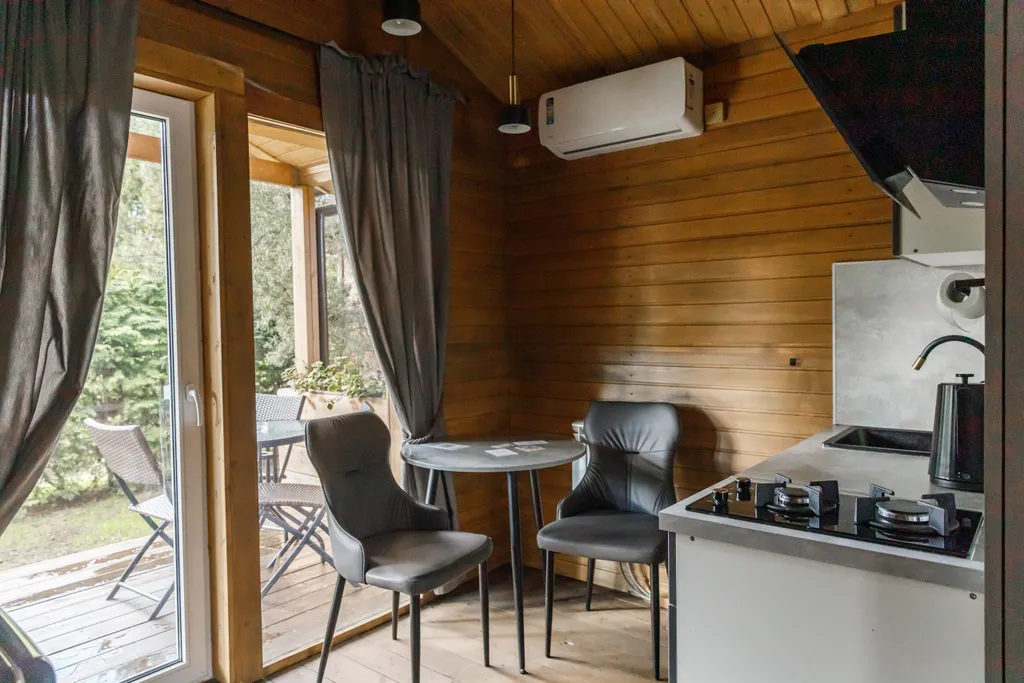 Уютный коттедж для двоих у реки в центре