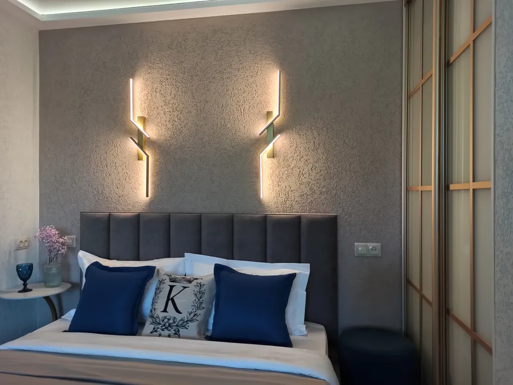 У аэропорта