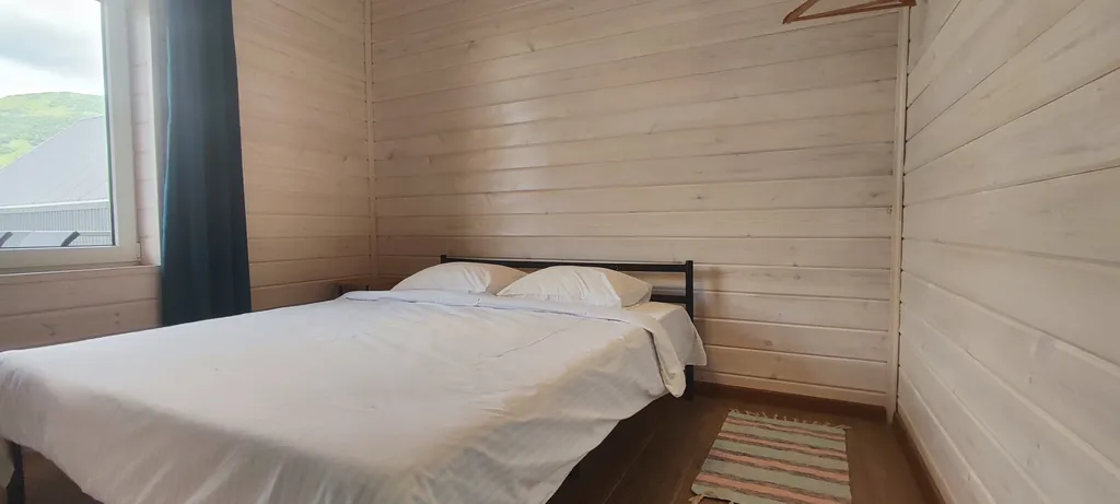 Коттедж с видом на горы и террасой