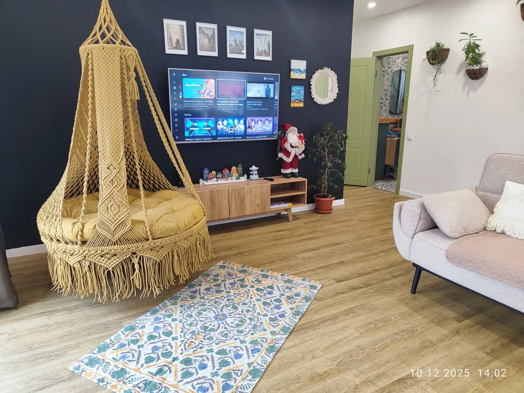 Уютный домик на берегу озера