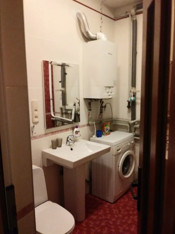 Эллинг на берегу моря