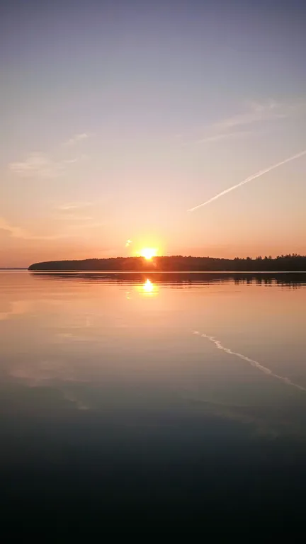 Дом с беседкой на берегу водохранилища