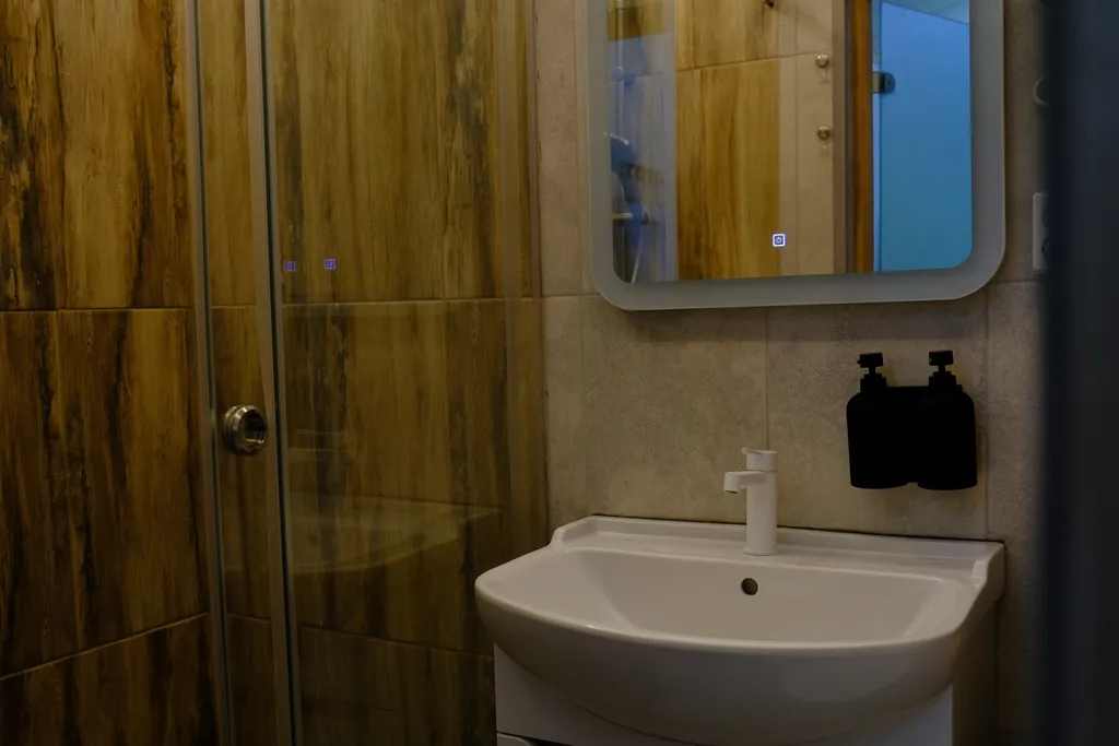 Уютный домик-глемпинг с сауной в лесу