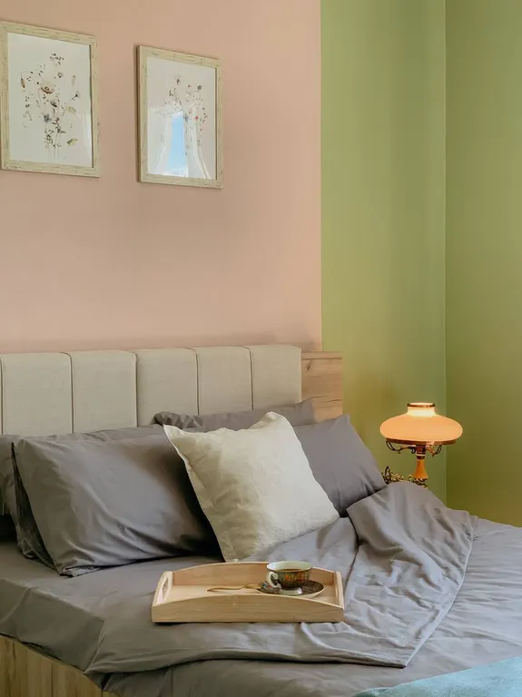 Уютный домик на берегу реки