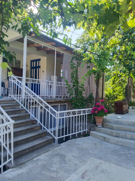 Квартира 3-комнатная Квартира — Сухум