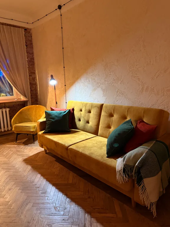 Новенькая ретро-лофт двушка в самом центре