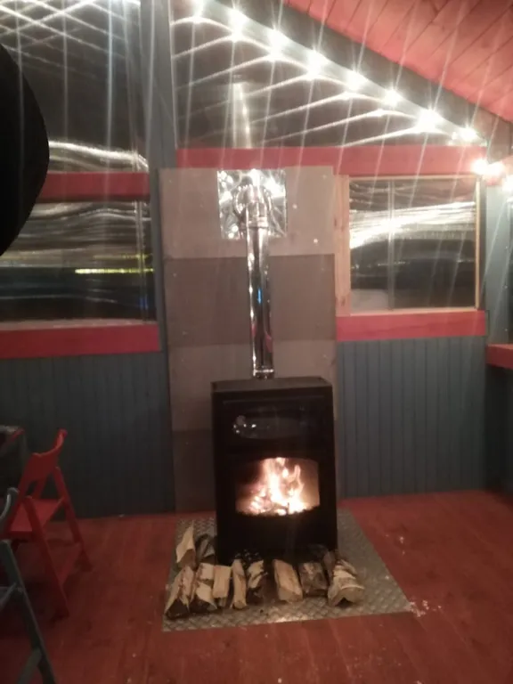 Барнхаус в лесу с голубой гостиной