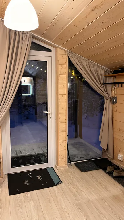 Дом среди леса в 15 минутах езды от города