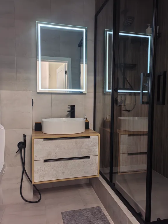 Двухкомнатная студия на берегу реки Обь