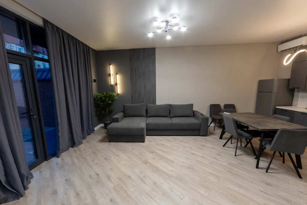 Просторный двухэтажный коттедж на берегу городского пляжа