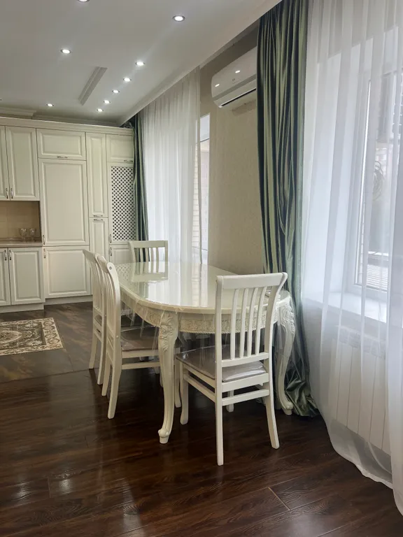 Просторная квартира в новом доме — аренда посуточно в Владикавказ