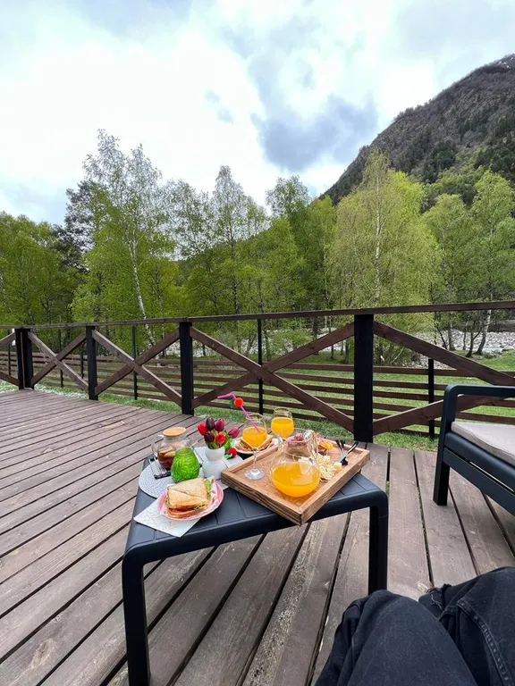 Треугольный дом у реки River House