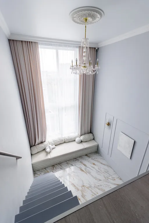 Двухуровневая студия с панорамным видом на город