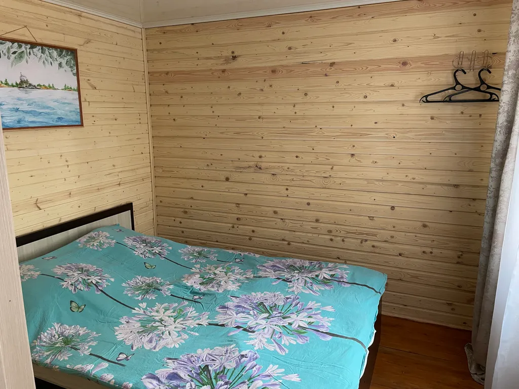 Домик на первой береговой линии озера Селигер