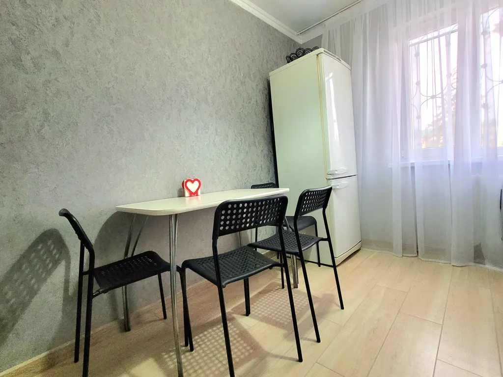 Трехкомнатная квартира в центре возле горпарка