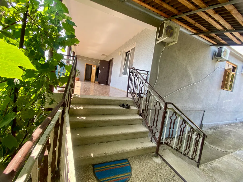 Эконом просторный номер с кондиционером с удобствами на этаже